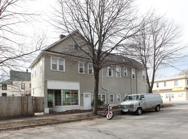 1435 Washington St NE in Minneapolis, MN - Building Photo - Building Photo