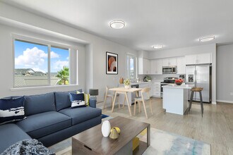 Gateway Station Apartments in Tracy, CA - Building Photo - Building Photo