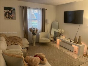 526 NW 114th Ave in Miami, FL - Building Photo - Building Photo