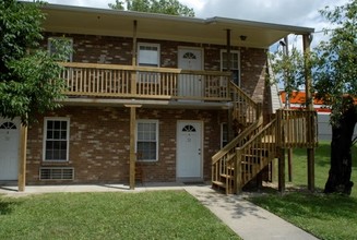 Savannah Square & Terrace Apartments in Louisville, KY - Building Photo - Building Photo