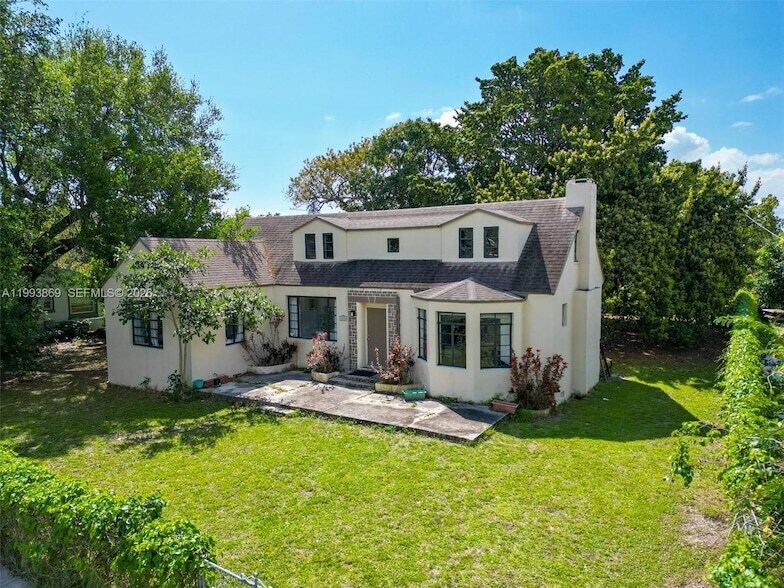 1238 NE 112th St in Miami, FL - Foto de edificio