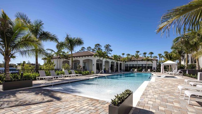 10X Addison Place in Naples, FL - Building Photo - Building Photo