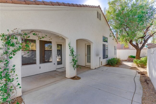 property at 1842 Stablegate Ave
