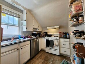 8 Brighton St, Unit 1 in Rochester, NY - Foto de edificio - Building Photo