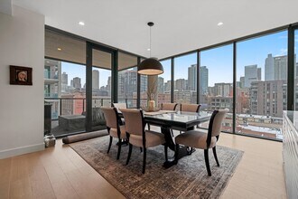 366 W Superior St in Chicago, IL - Building Photo - Building Photo