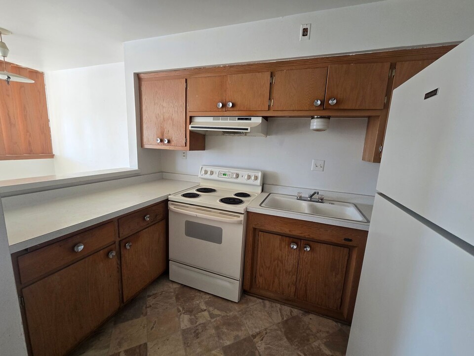 6900 W Lincoln Ave in West Allis, WI - Building Photo