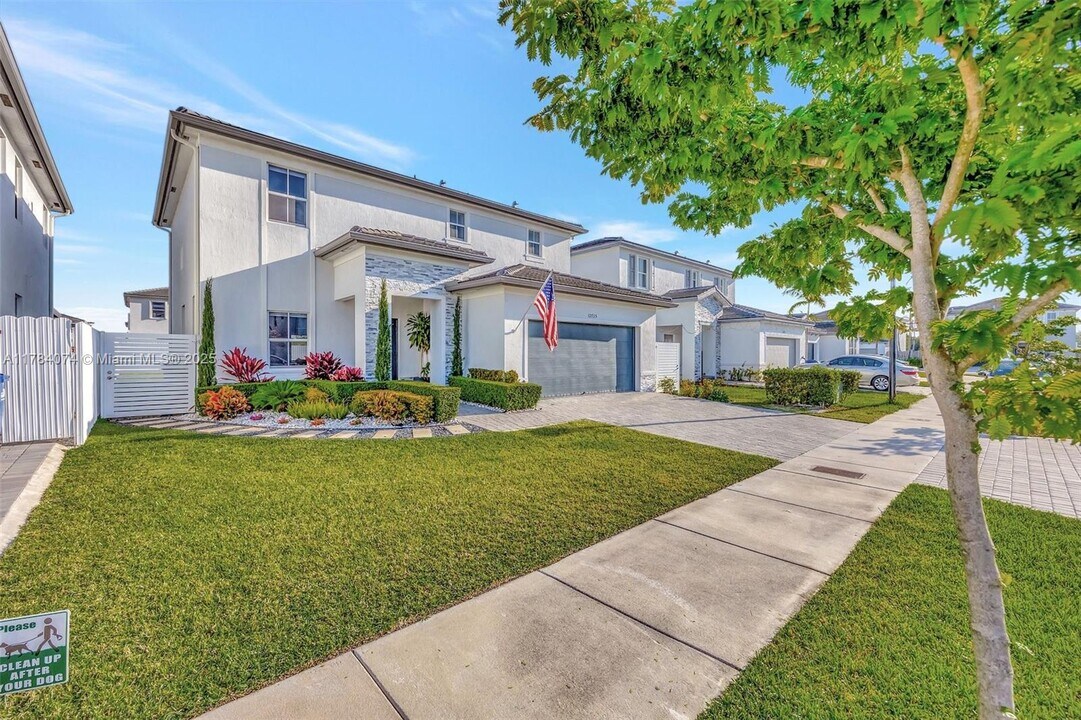 12735 SW 215th Terrace in Miami, FL - Building Photo