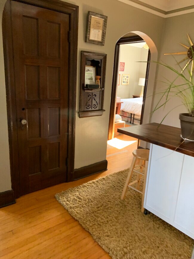 2908 Woodland Ave, Unit 2 in Des Moines, IA - Foto de edificio - Building Photo