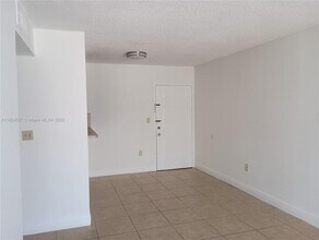 8145 NW 7th St in Miami, FL - Building Photo - Building Photo