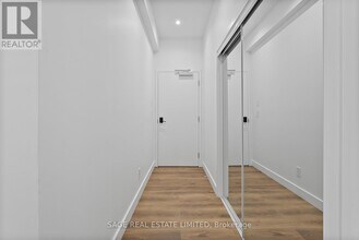 2219-2219 Dundas St W in Toronto, ON - Building Photo - Building Photo