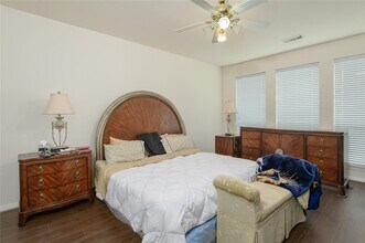 1610 Thunder Lake Ln in Sugar Land, TX - Building Photo - Building Photo