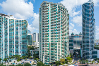 Las Olas Grand in Fort Lauderdale, FL - Foto de edificio - Building Photo