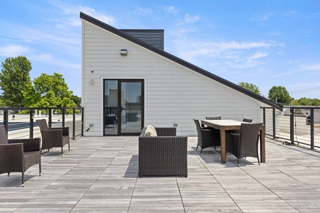 12607 Larchmere Blvd in Cleveland, OH - Foto de edificio - Building Photo