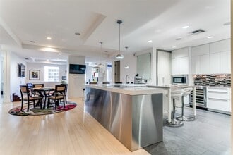 1505 Elm St, Unit 1003 in Dallas, TX - Building Photo - Building Photo