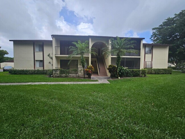 4857 Sable Pine Cir in West Palm Beach, FL - Foto de edificio - Building Photo