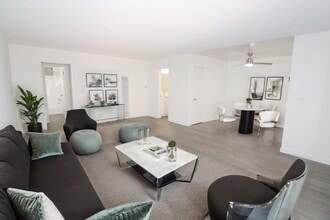 Fantastic gated 71 units building complex in Encino, CA - Building Photo - Building Photo