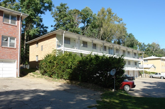 5818 S 14th St in Omaha, NE - Foto de edificio - Building Photo