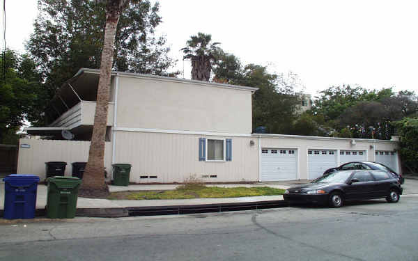 13709 Milbank St in Sherman Oaks, CA - Building Photo