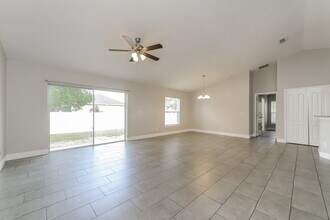 105 Pompei Dr in Poinciana, FL - Building Photo - Building Photo