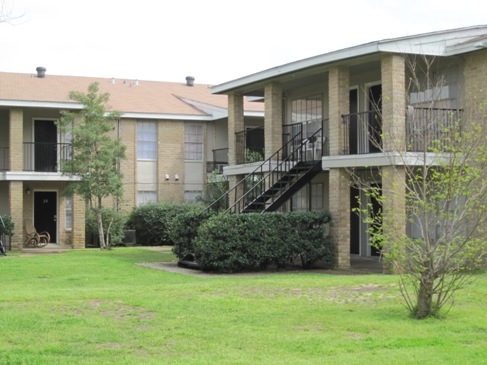 Pinechase Apartments in Houston, TX - Building Photo