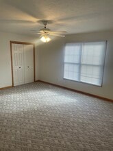 85 Yotzonot Dr, Unit 102 in Bloomington, IL - Building Photo - Building Photo