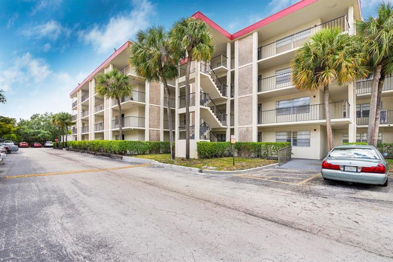 3000 NW 48th Terrace in Lauderdale Lakes, FL - Building Photo