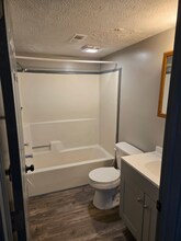 32 Scioto Dr in Heath, OH - Foto de edificio - Building Photo