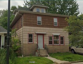 1975 E Washington Ave in Madison, WI - Building Photo