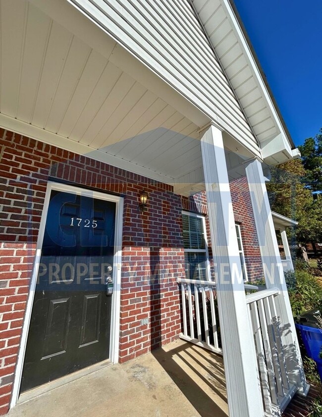 property at 1725 New Castle Dr NE