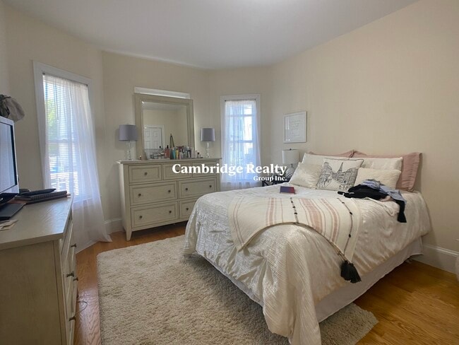 24 Willard Ave, Unit 2
