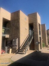 3810 N Maryvale Pkwy-Unit -APT 2036 in Phoenix, AZ - Building Photo - Building Photo