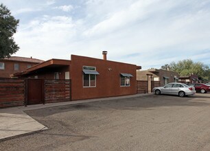 3055-3085 E Allen Rd in Tucson, AZ - Building Photo - Building Photo