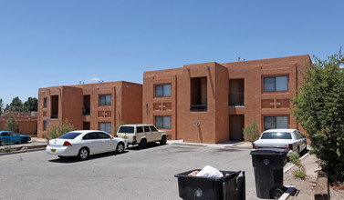 1717-1721 Girard Blvd SE in Albuquerque, NM - Building Photo - Building Photo