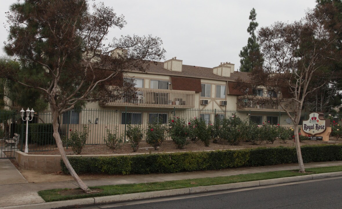 Royal Rose Apartments in Riverside, CA - Foto de edificio