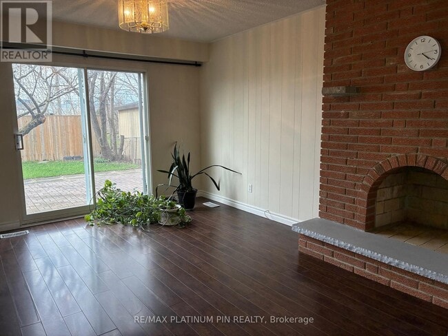 315 Apache Trail in Toronto, ON - Building Photo - Building Photo
