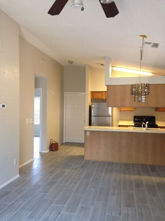 7040 W Olive Ave-Unit -UNIT 12 in Peoria, AZ - Building Photo