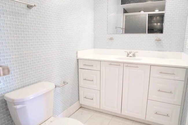 254 Newbury St in Boston, MA - Building Photo - Building Photo