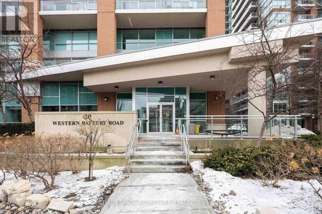 80 Western Battery Rd in Toronto, ON - Building Photo - Building Photo