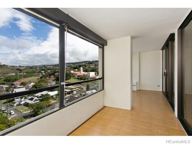 1717 Mott Smith Dr in Honolulu, HI - Foto de edificio
