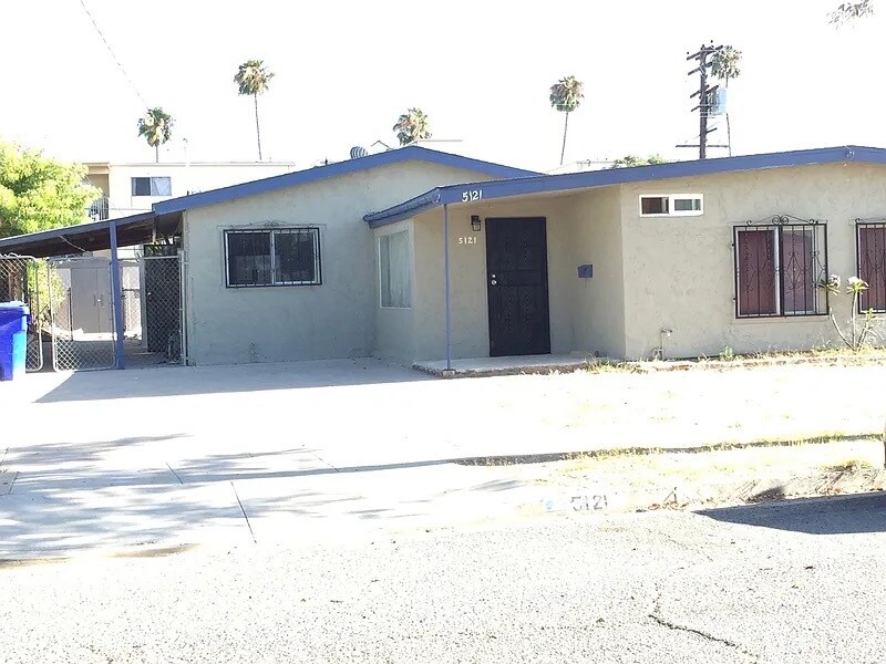 5121 Barstow St in San Diego, CA - Building Photo