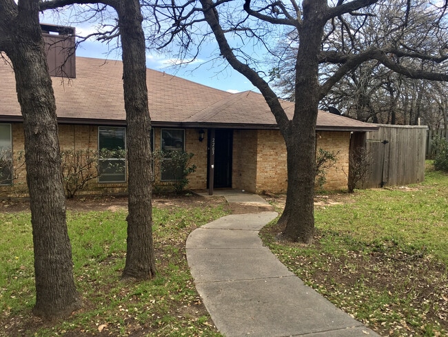 property at 2203 Canterbury Ct