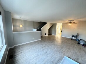 924 Clover Ln in Pingree Grove, IL - Building Photo - Building Photo