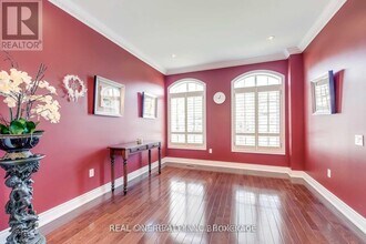 96 Spring Azure Crescent in Oakville, ON - Building Photo - Building Photo