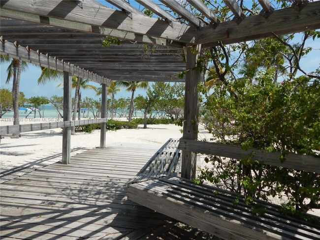 30 El Capitan Dr in Islamorada, FL - Building Photo - Building Photo