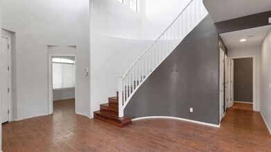 2127 W Harwell Rd. in Phoenix, AZ - Foto de edificio - Building Photo