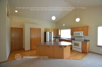 13016 73rd Ave Ct E in Puyallup, WA - Foto de edificio - Building Photo