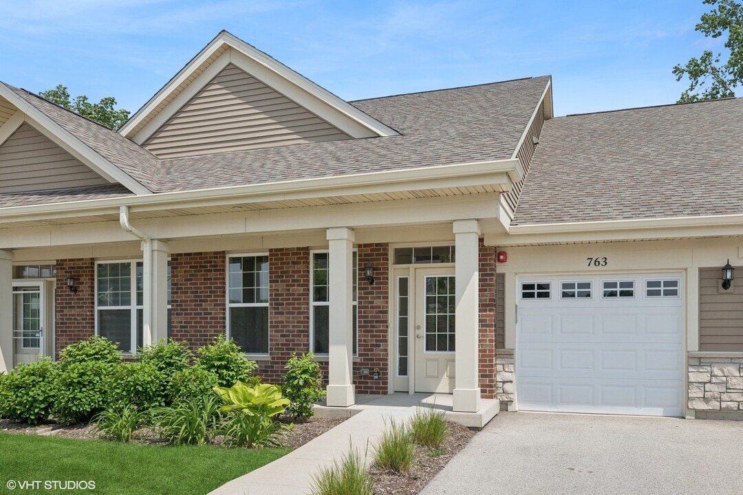 763 Verandah Dr in Hanover Park, IL - Building Photo