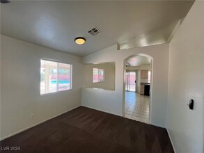 8901 Dolente Ave in Las Vegas, NV - Building Photo - Building Photo