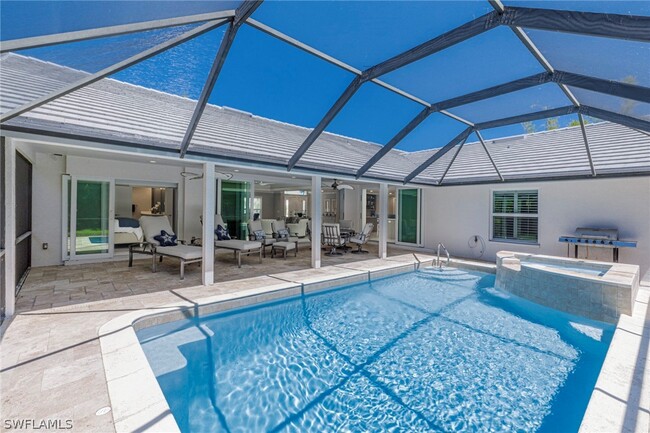 3720 Parkview Way in Naples, FL - Foto de edificio - Building Photo