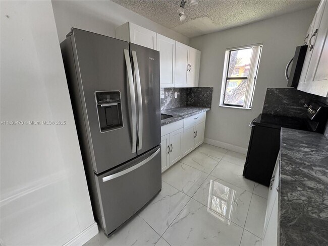 15650 SW 80th St in Miami, FL - Building Photo - Building Photo